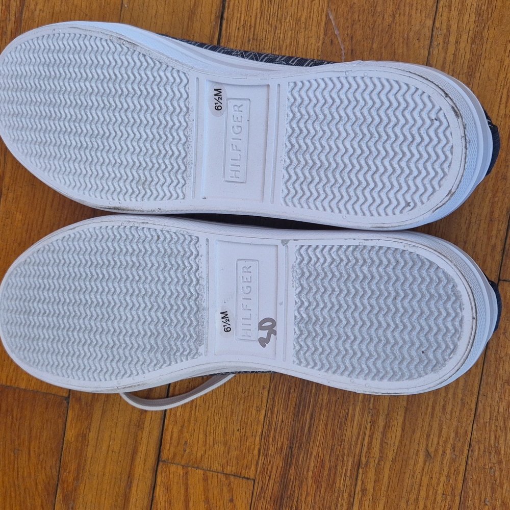 Tommy Hilfiger Womens Sneakers, size 6,5 NWOB - Picture 12 of 14